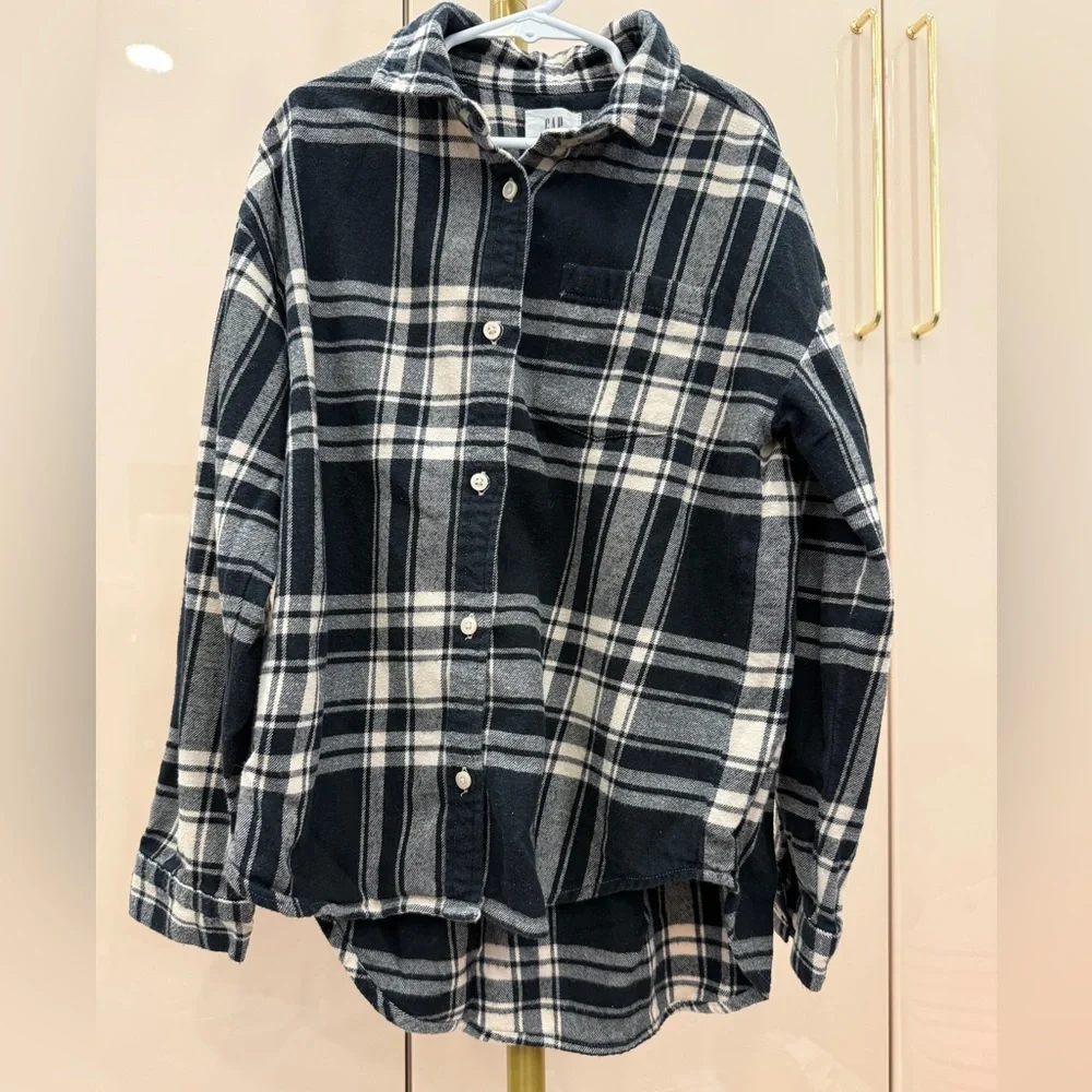 Stylish GAP Kids Black and White Plaid Button-Down Shirt size 8